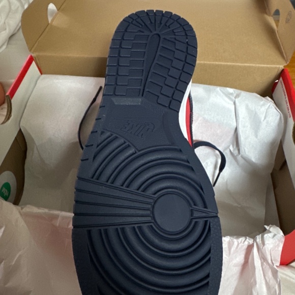 Nike Dunk - Picture 2 of 3